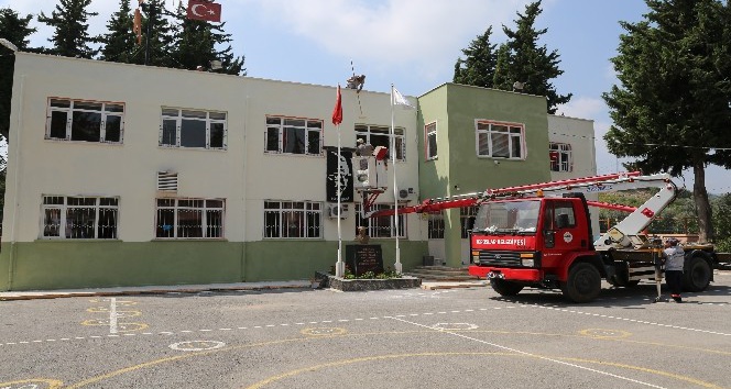 Toroslar’da okullarda bakım çalışmaları sürüyor