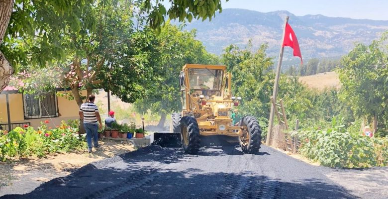 Toroslar Belediyesi, yol hizmetlerini sürdürüyor