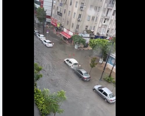 Mersin’de yaz yağmuru hayatı olumsuz etkiledi