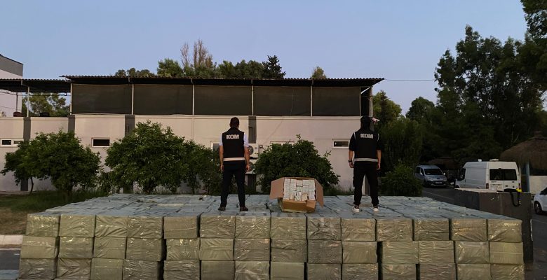 Mersin Polisi, kaçakçılık şebekesinin gümrük oyununu bozdu