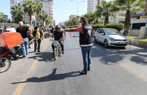 Mersin Polisinden şok uygulama