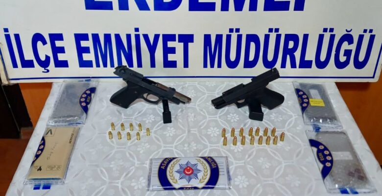 MERSİN’DE ŞANTAJLA PARA İSTEYEN 5 ŞÜPHELİ  YAKALANDI